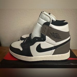 Jordan 1 Retro High
Dark Mocha